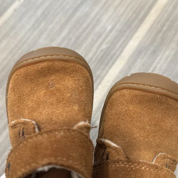 Excellent like new condition Baby Uggs with rubber soles Size 5